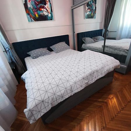 Ta'Arof Apartment Oradea Exterior foto